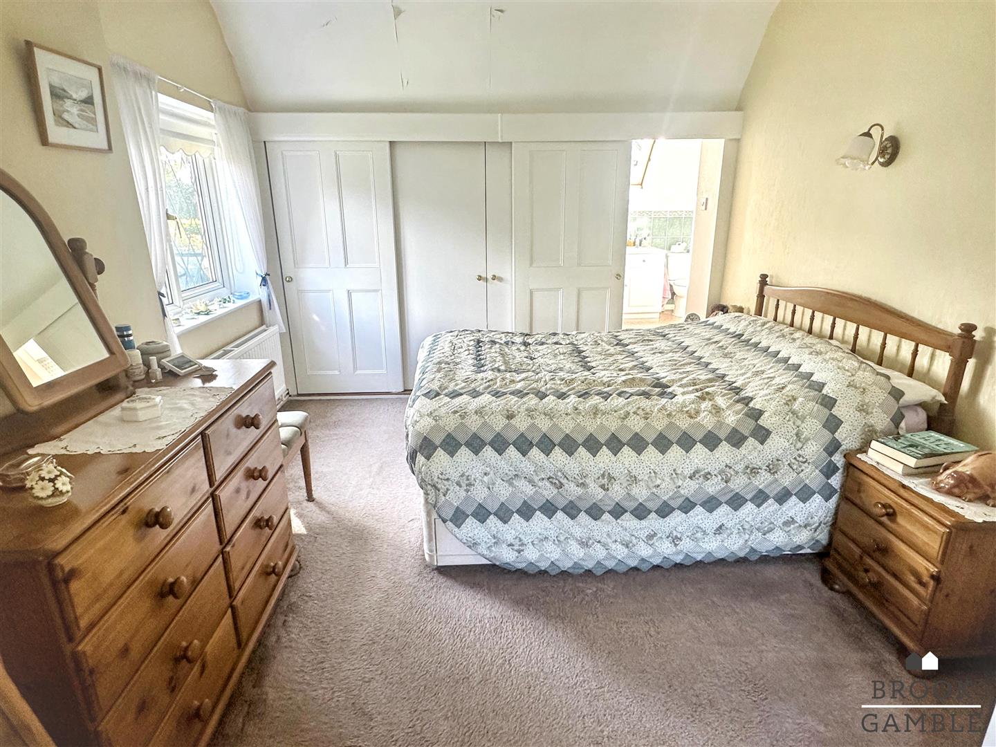 2 Bedroom House. Church Street in Eastbourne,  19